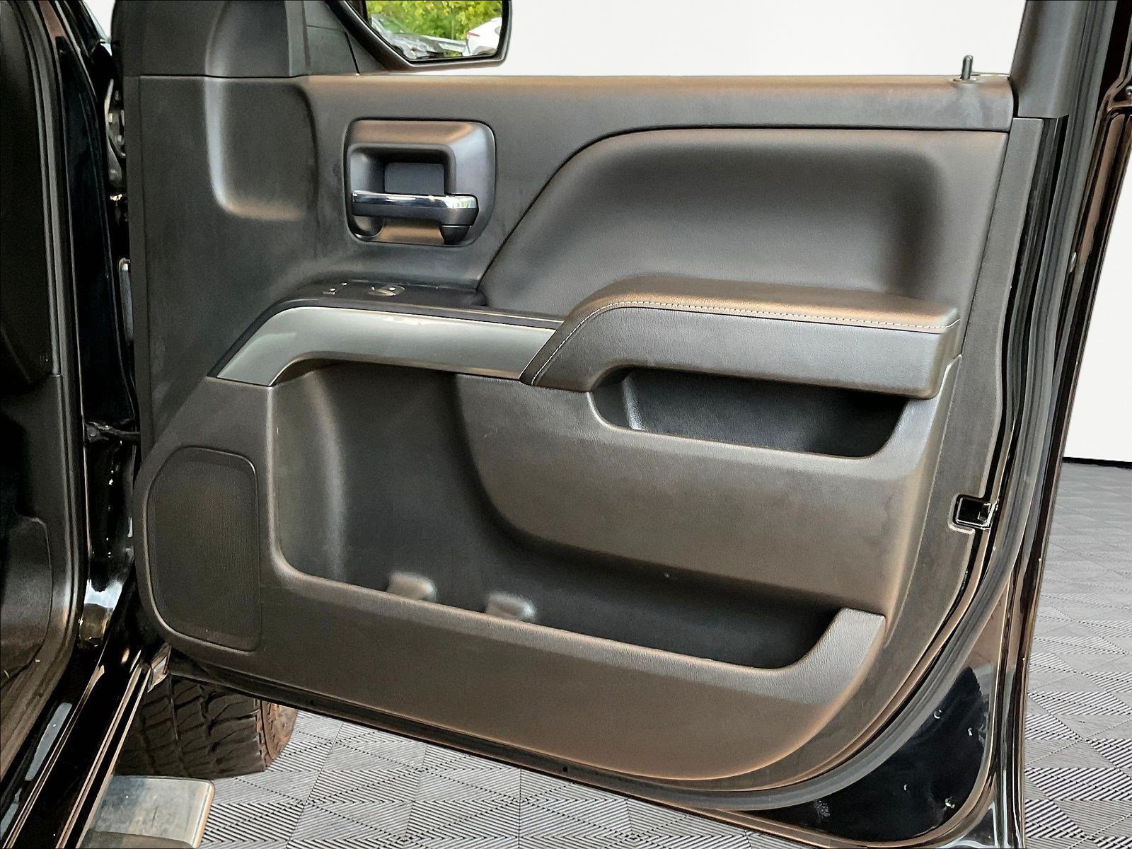 Used 2018 Chevrolet Silverado 1500 LT w/ All Star Edition AWD/4WD image 29