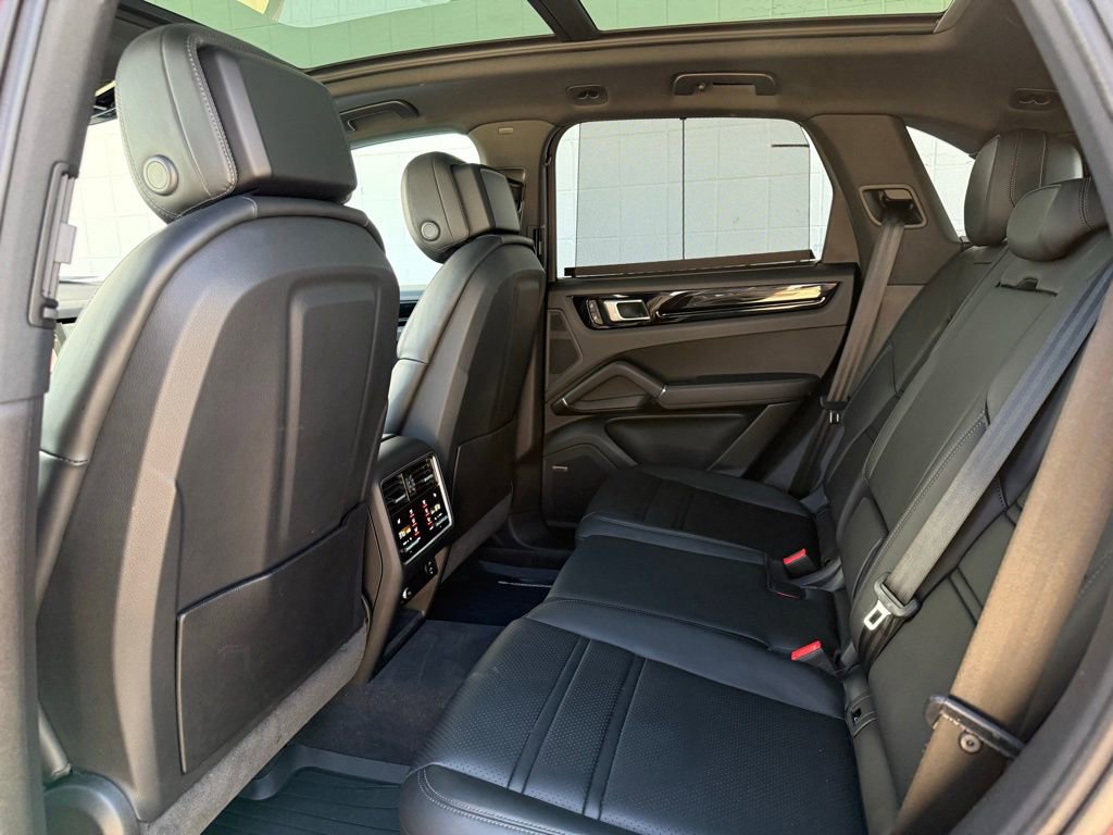 Used 2023 Porsche Cayenne image 40