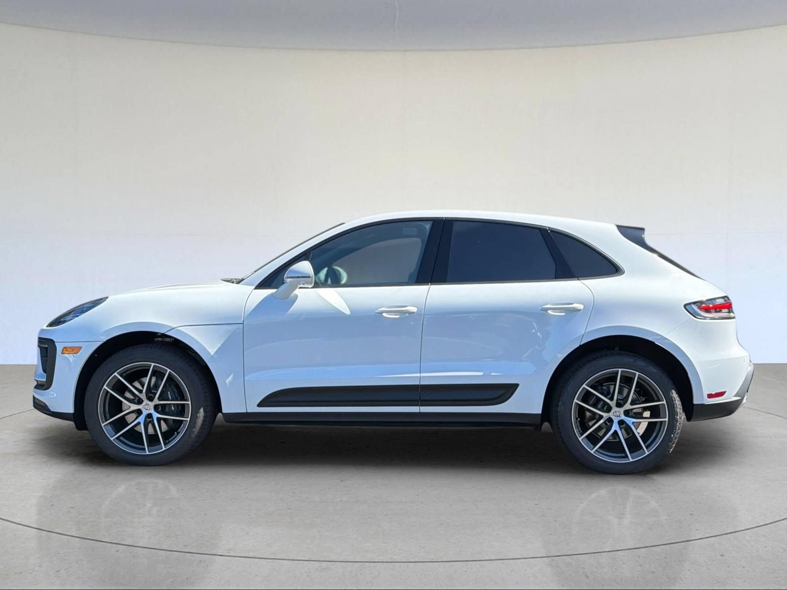 New 2026 Porsche Macan AWD/4WD image 2