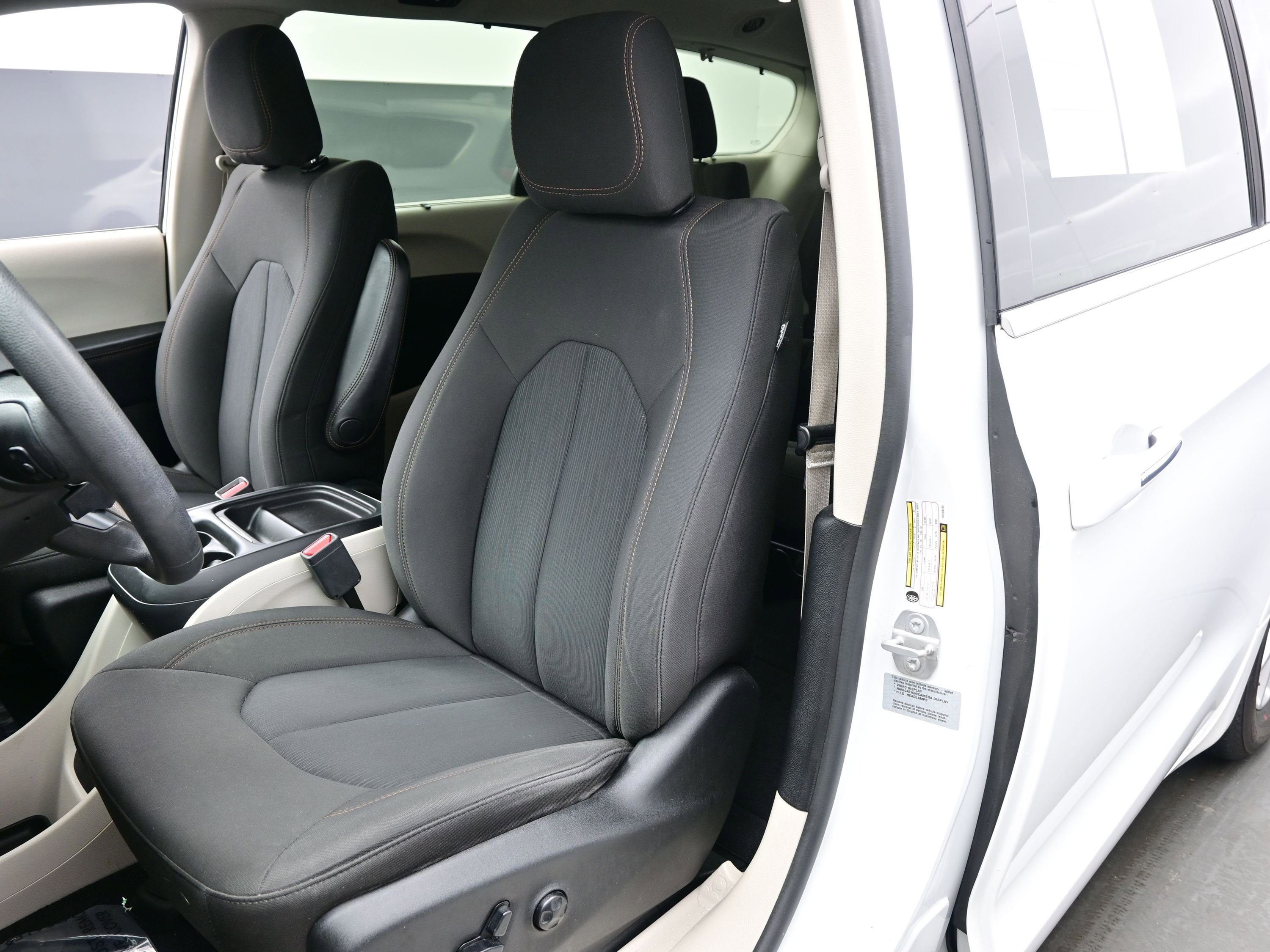 Used 2017 Chrysler Pacifica Touring Plus image 11