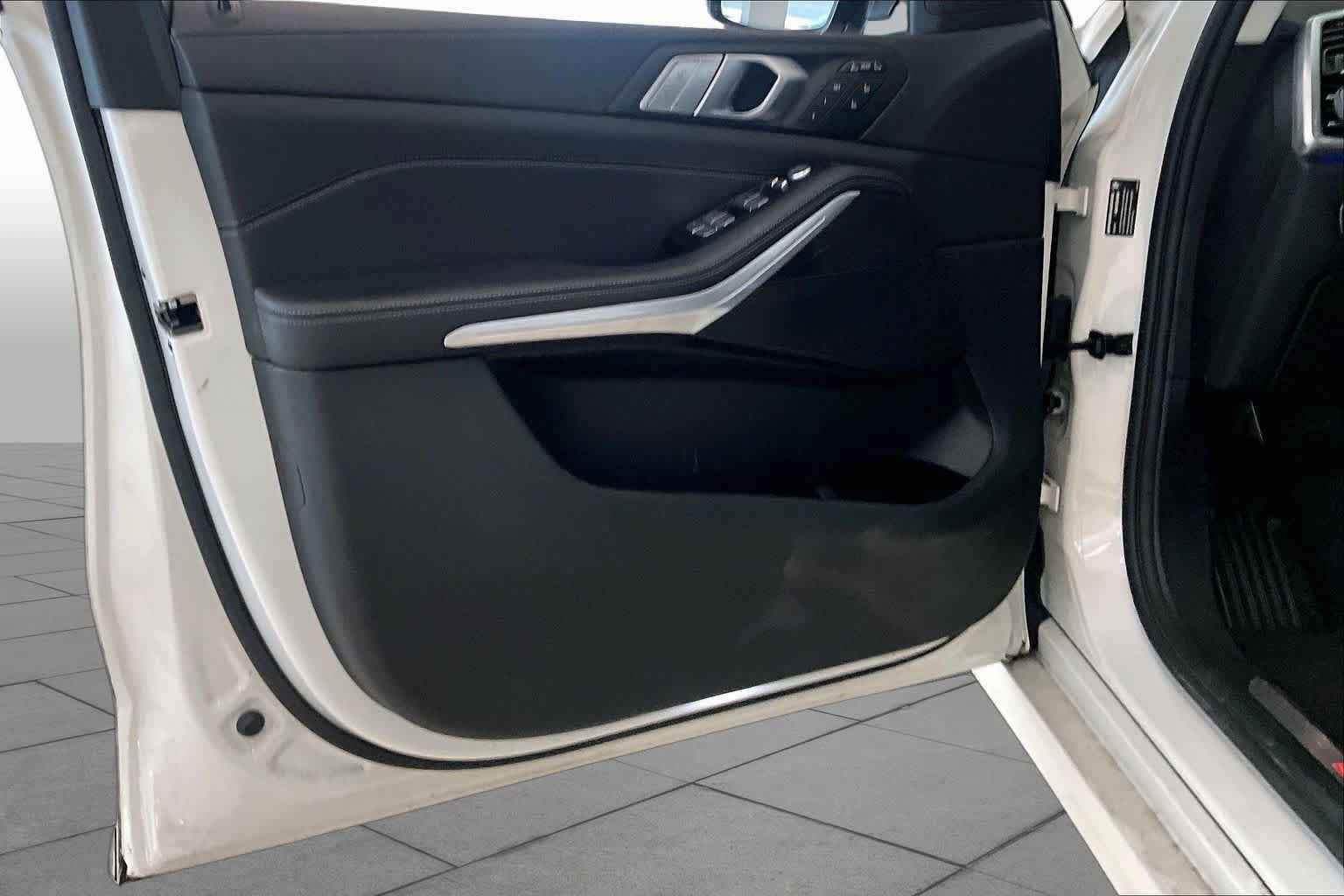 Used 2021 BMW X7 xDrive40i w/ Premium Package 2 AWD/4WD image 19
