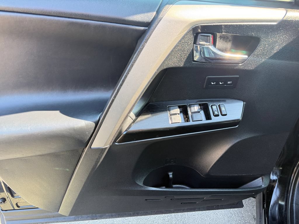 Certified 2016 Toyota RAV4 Limited AWD/4WD image 27