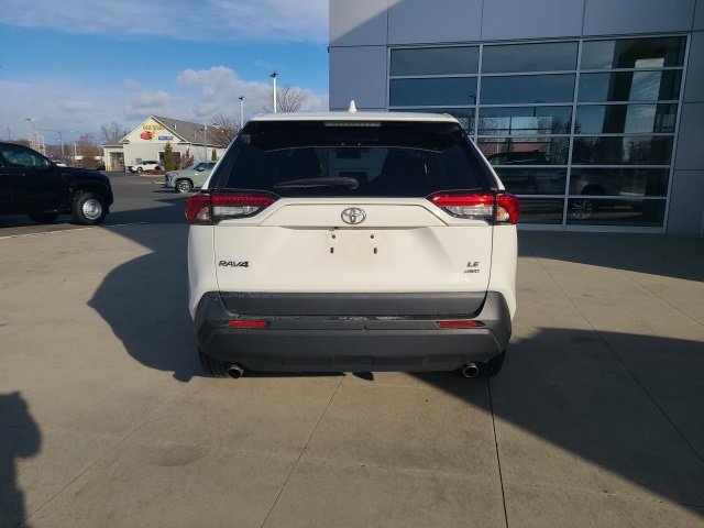 Used 2022 Toyota RAV4 LE image 6