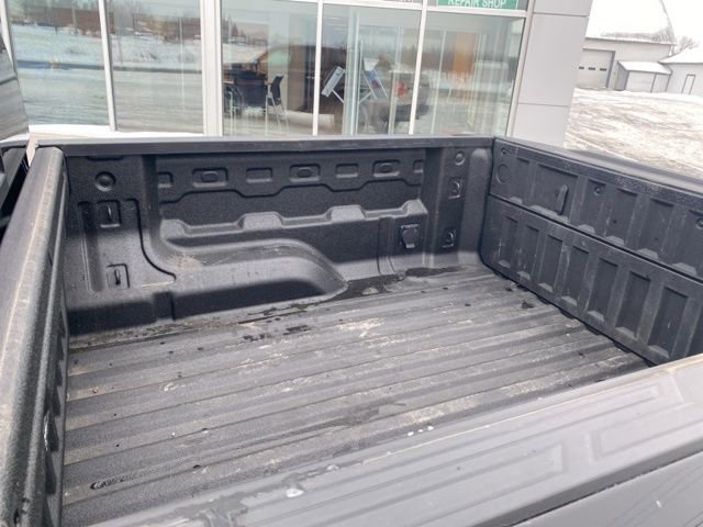 Used 2023 GMC Canyon Denali w/ Denali Black Edition image 24