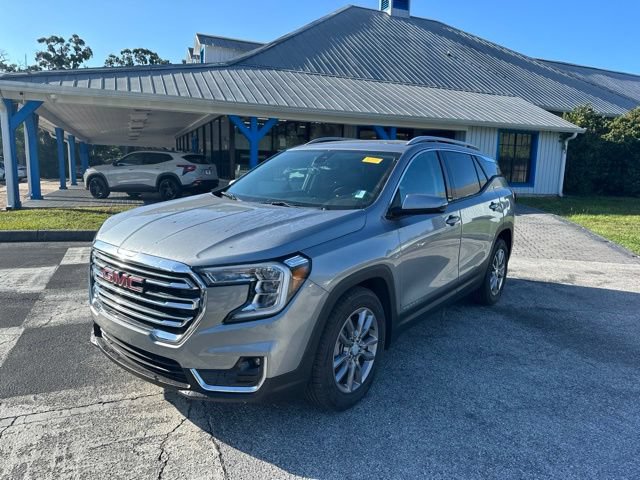 Used 2024 GMC Terrain SLT FWD image 1