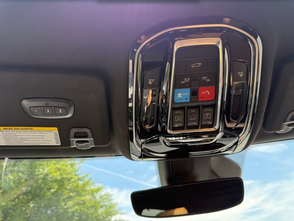 Used 2024 Jeep Grand Cherokee L Summit w/ Luxury Tech Group V AWD/4WD image 52