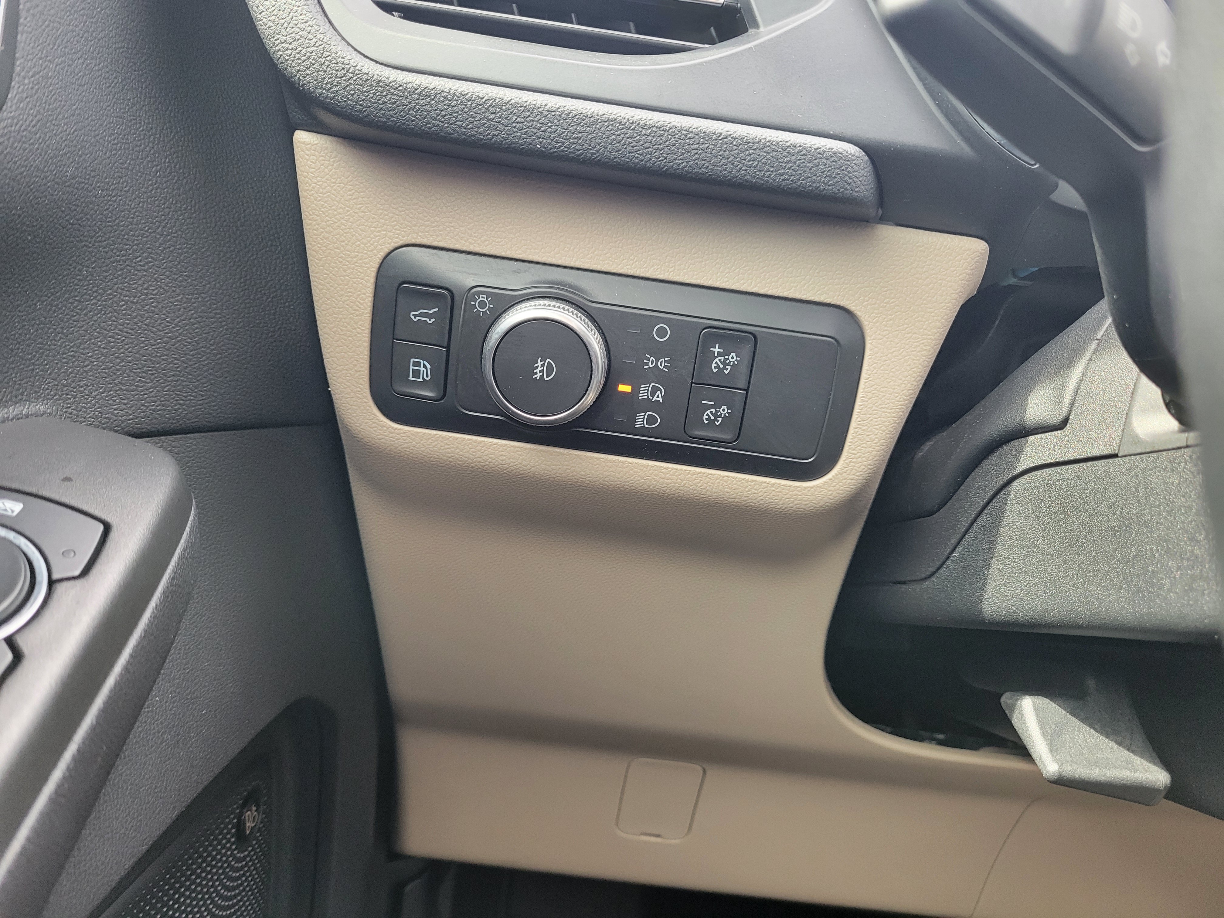 Used 2020 Ford Escape Titanium FWD image 16