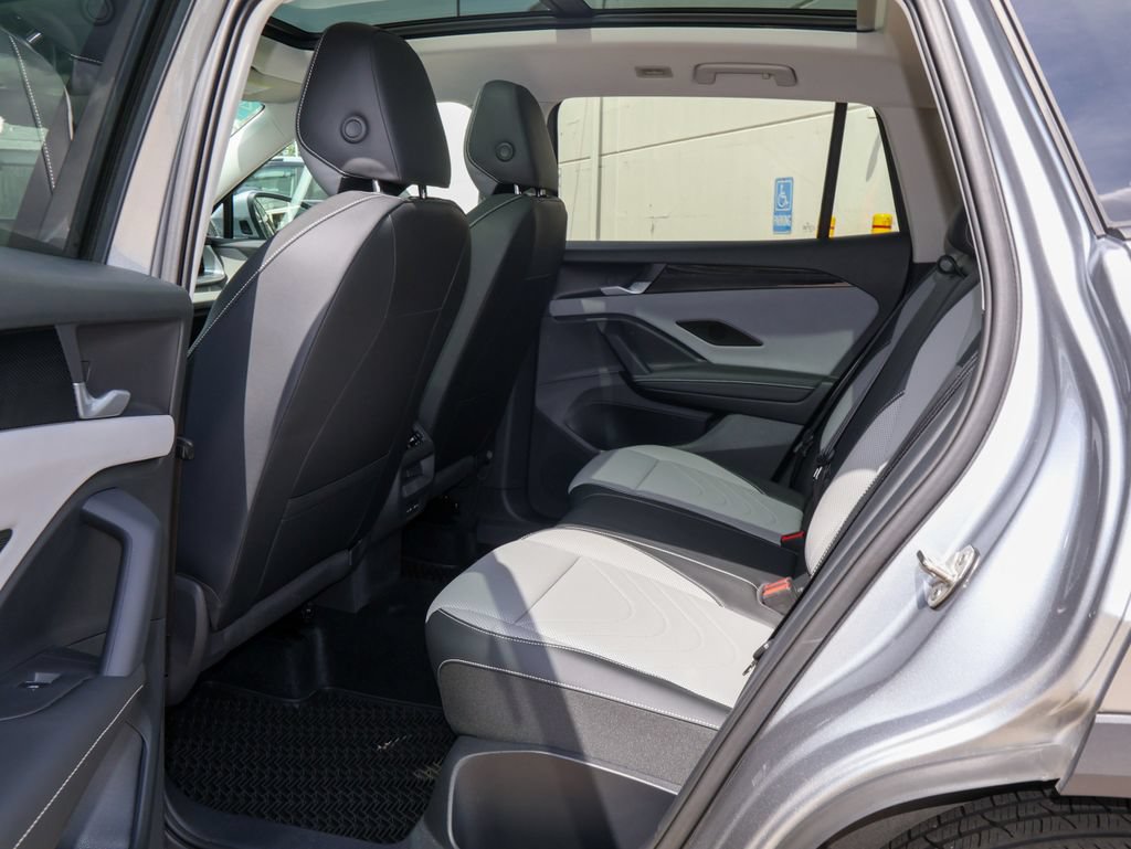Certified 2025 Volkswagen Tiguan SE w/ Panoramic Sunroof Package AWD/4WD image 16