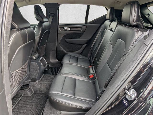 Used 2021 Volvo XC40 T5 Momentum AWD/4WD image 17