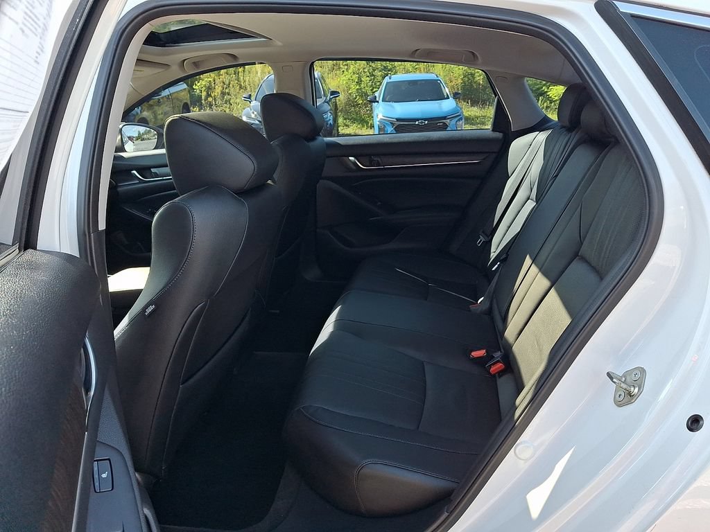 Used 2018 Honda Accord Touring image 13