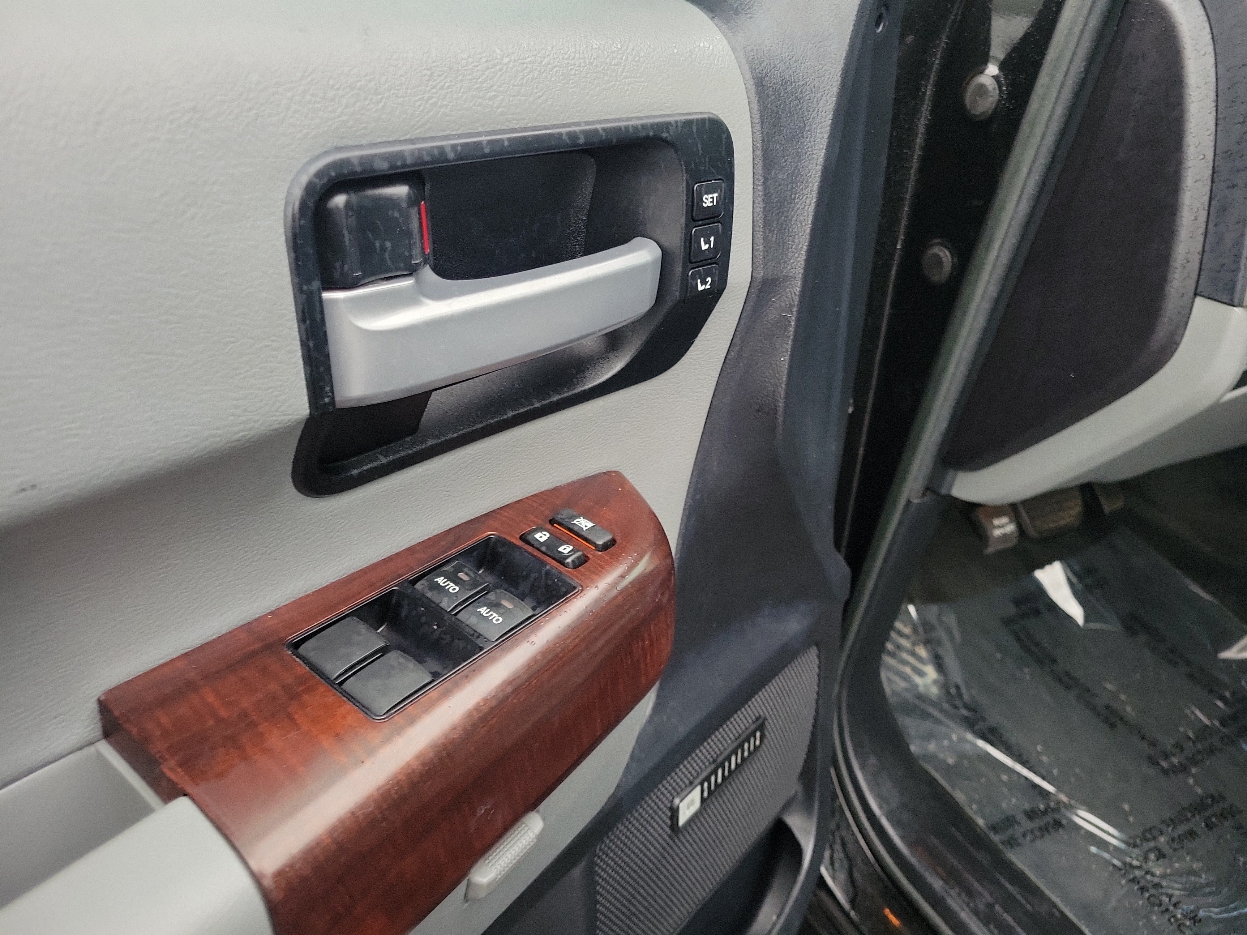 Used 2017 Toyota Sequoia Platinum AWD/4WD image 18