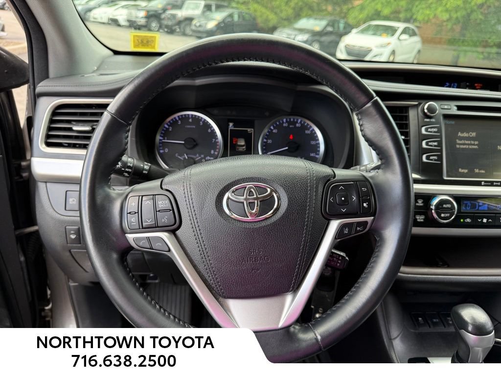 Used 2018 Toyota Highlander Plus AWD/4WD image 7