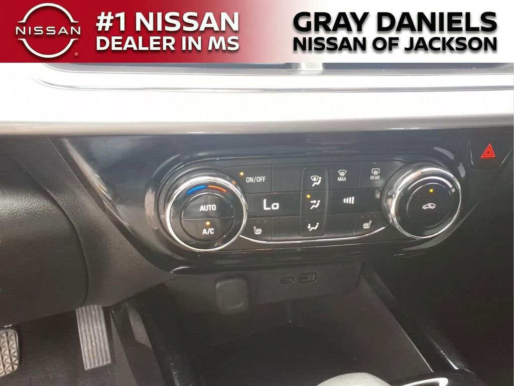 Used 2024 Chevrolet Trax LT w/ Driver Confidence Package FWD image 17