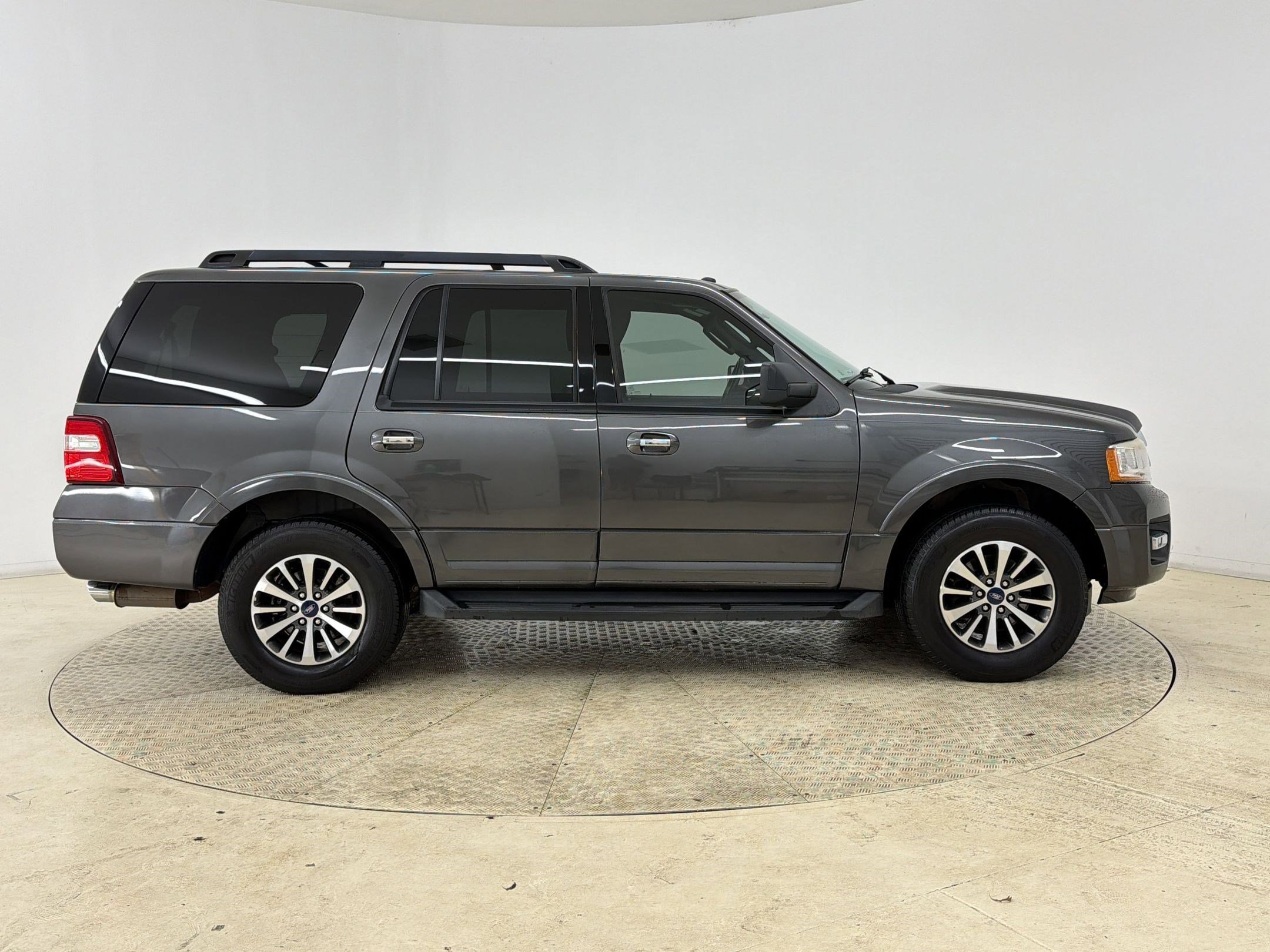Used 2017 Ford Expedition XLT AWD/4WD image 8