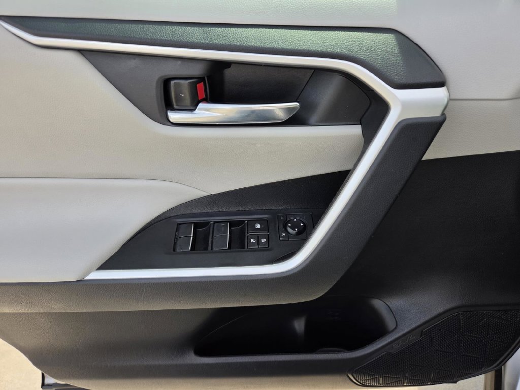 Used 2021 Toyota RAV4 XLE Premium FWD image 19