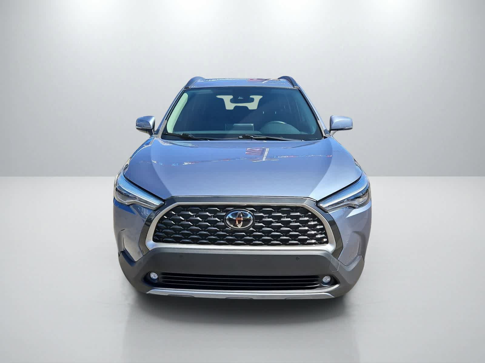 Used 2022 Toyota Corolla Cross XLE w/ Convenience Package FWD image 4