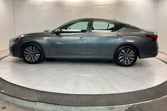 Used 2025 Nissan Altima 2.5 SV w/ SV Premium Package FWD image 2