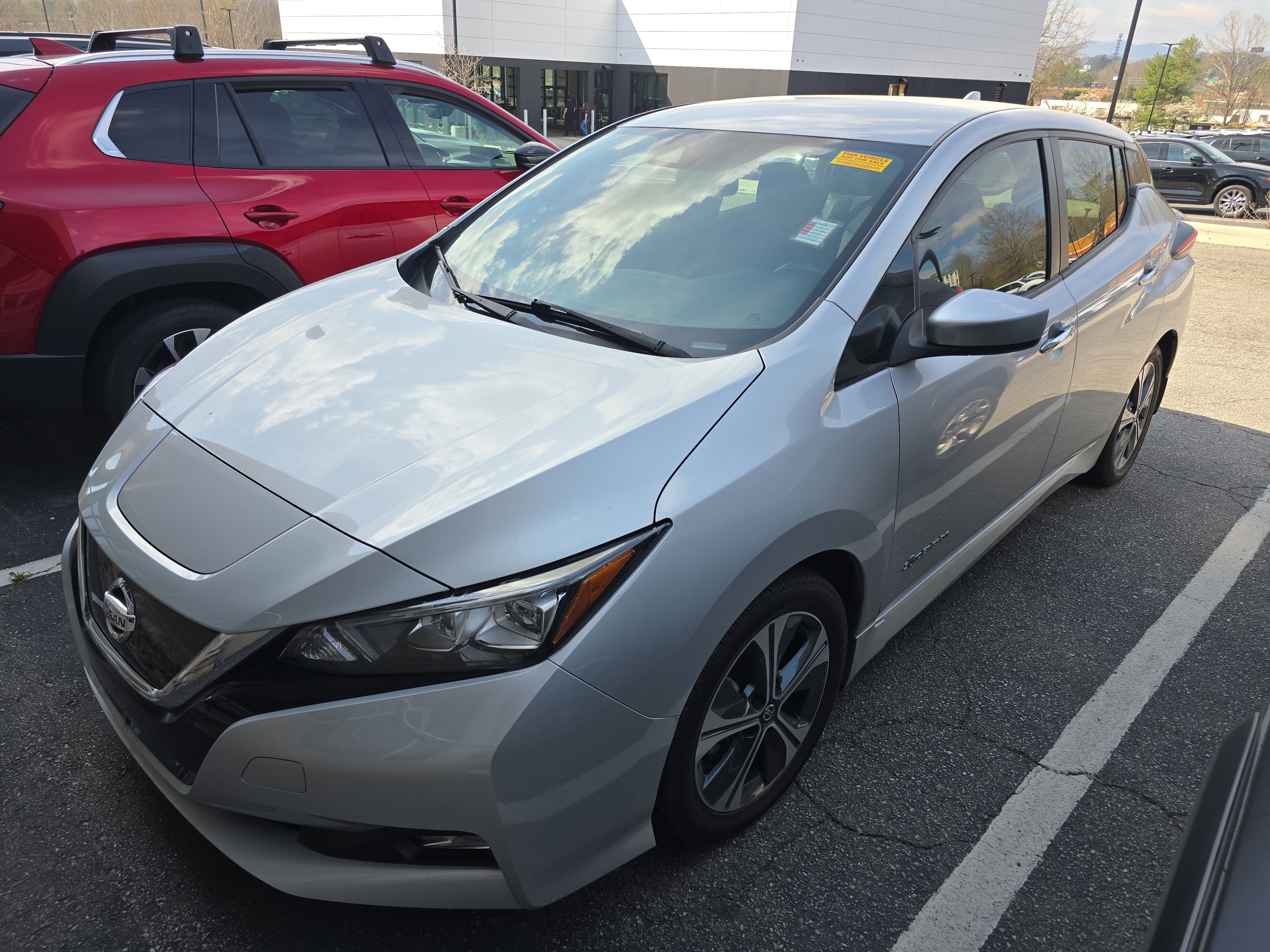 Used 2018 Nissan Leaf SV w/ SV Technology Package image 4