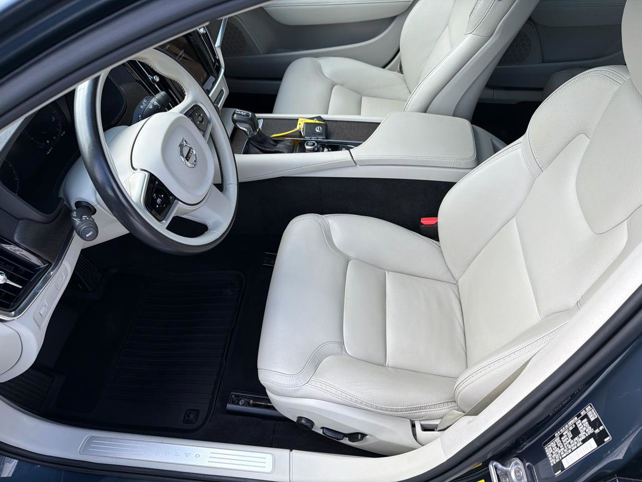 Used 2020 Volvo V90 T6 Cross Country AWD/4WD image 9