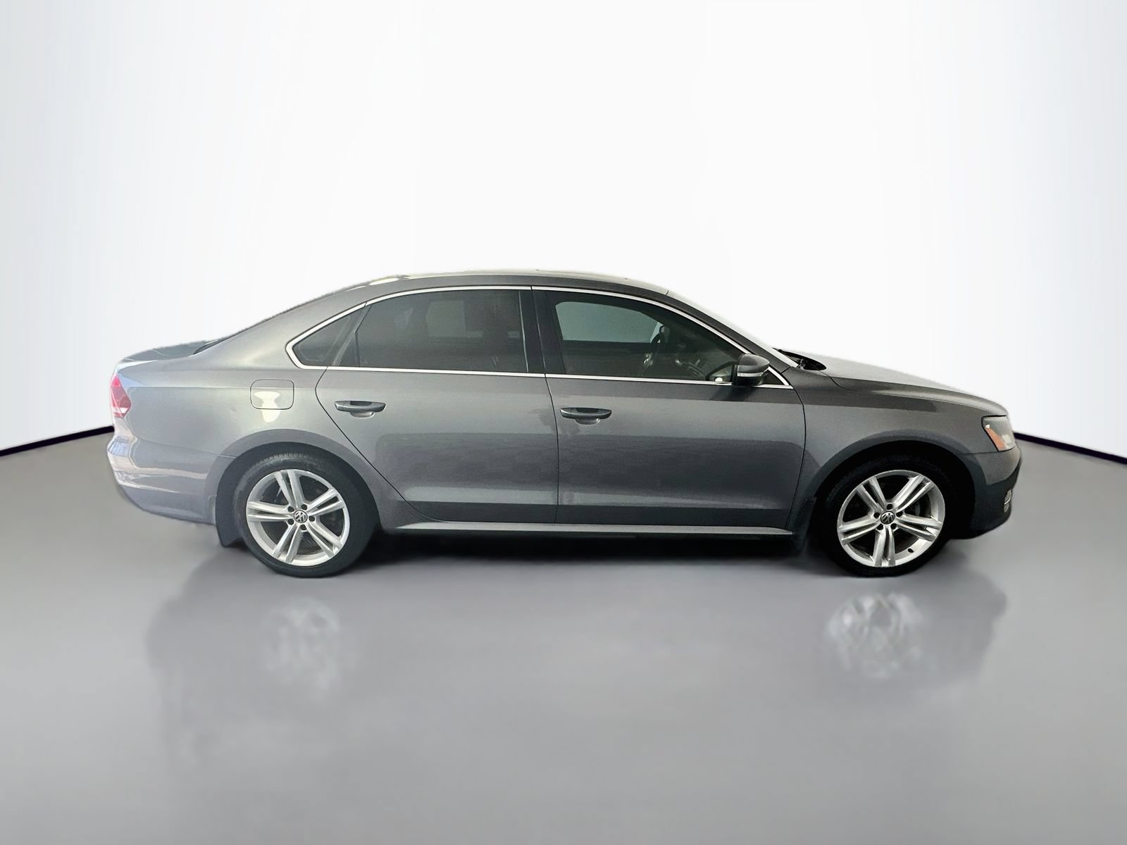 Used 2015 Volkswagen Passat TDI SE FWD image 8