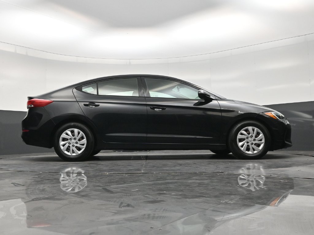 Used 2017 Hyundai Elantra SE FWD image 24