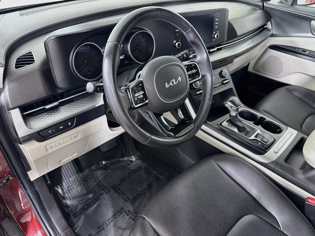 Used 2022 Kia Carnival LX FWD image 17