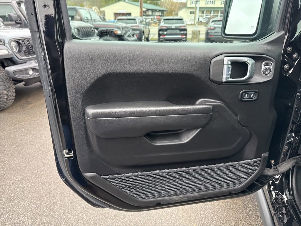 Certified 2023 Jeep Gladiator Willys image 19