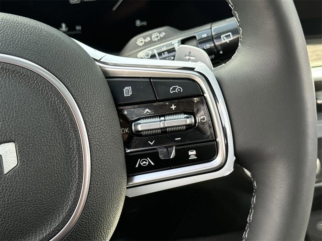 Certified 2025 Kia Sorento SX Prestige image 24