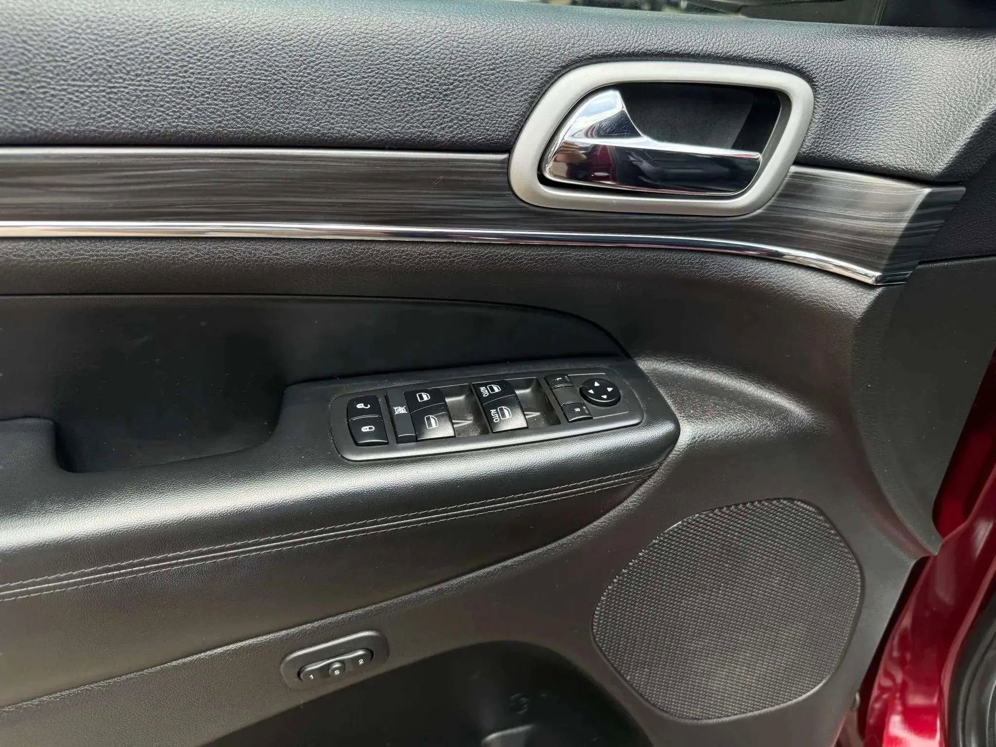 Used 2019 Jeep Grand Cherokee Limited image 36