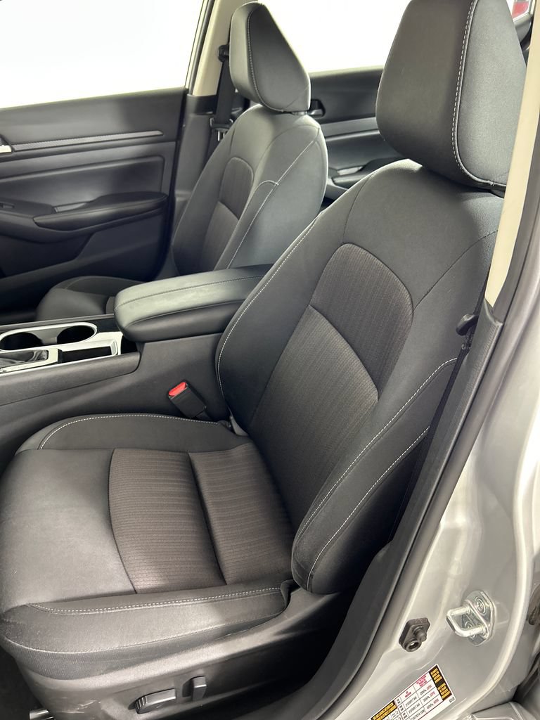 Used 2024 Nissan Altima 2.5 SV FWD image 12