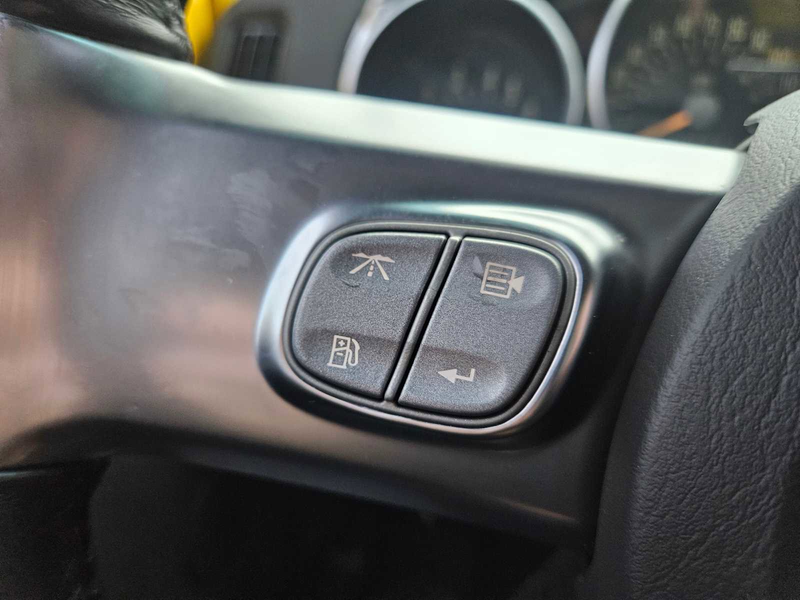 Used 2006 Chevrolet SSR w/ Preferred Equipment Group image 22