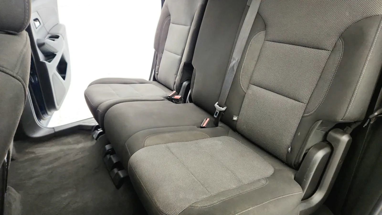 Used 2023 Chevrolet Traverse LT image 32