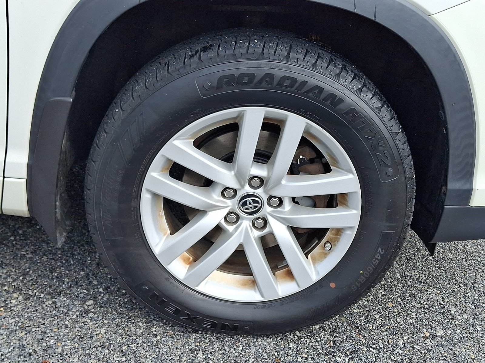 Used 2016 Toyota Highlander LE AWD/4WD image 8