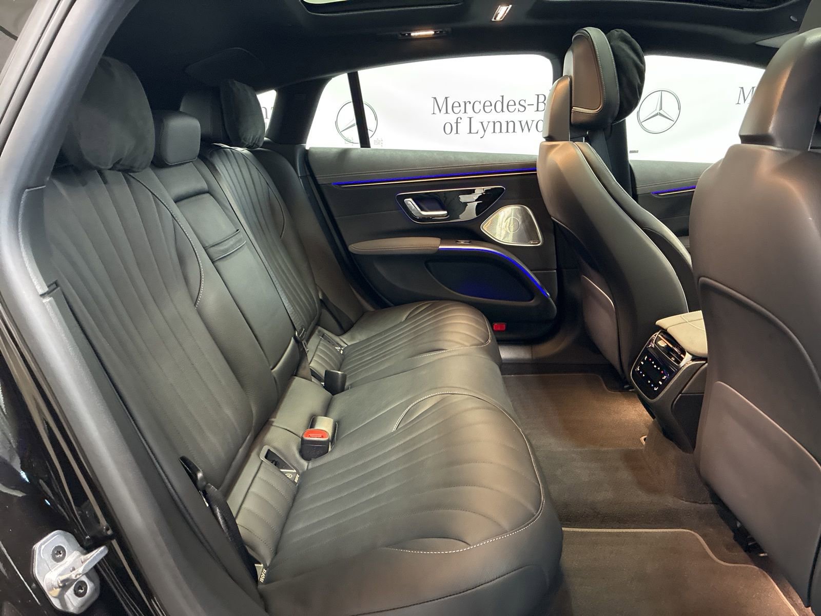 Used 2023 Mercedes-Benz EQS 580 4MATIC Sedan w/ Exclusive Trim Package image 30