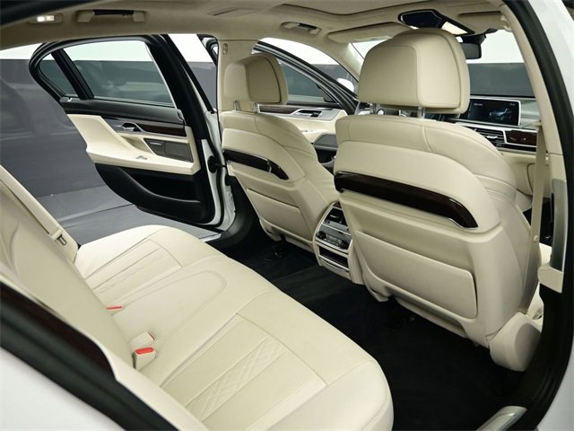 Used 2017 BMW 750i image 34