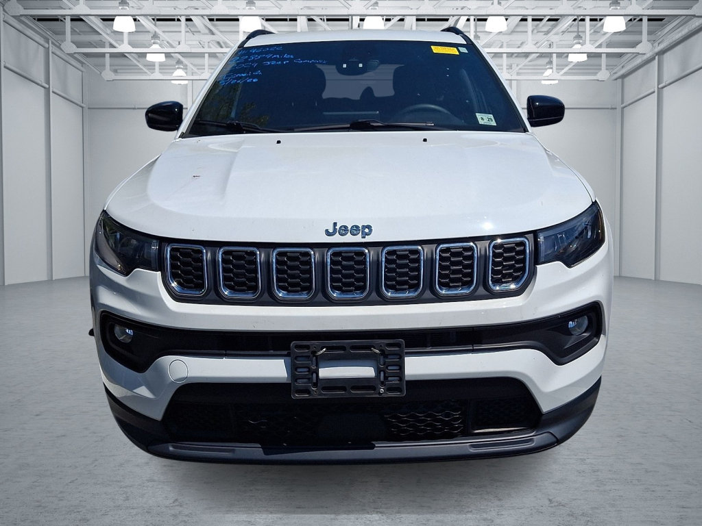 Used 2024 Jeep Compass Latitude AWD/4WD image 2