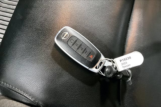 Used 2023 Nissan Pathfinder SL AWD/4WD image 32