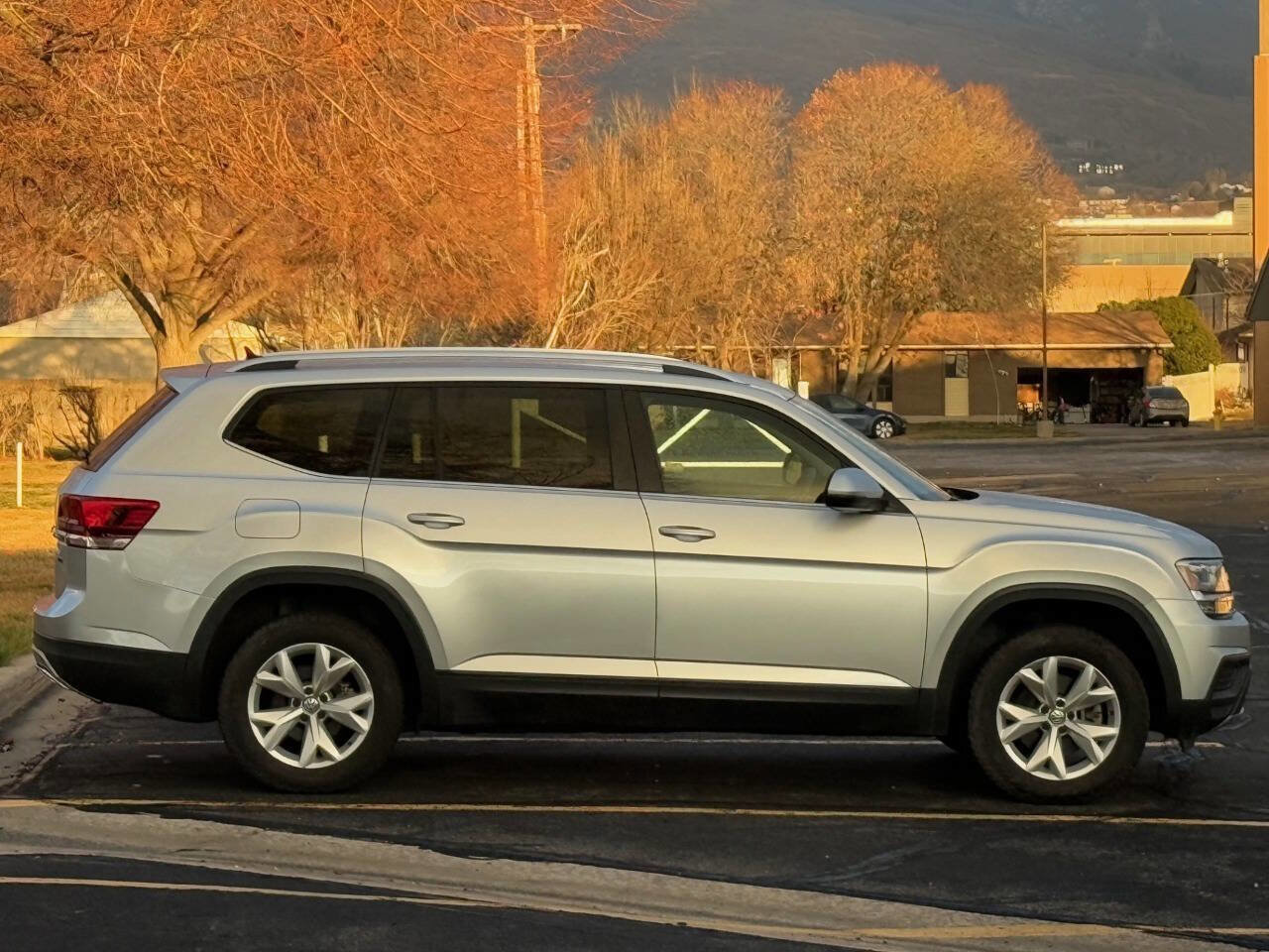 Used 2019 Volkswagen Atlas S w/ Towing Package AWD/4WD image 4