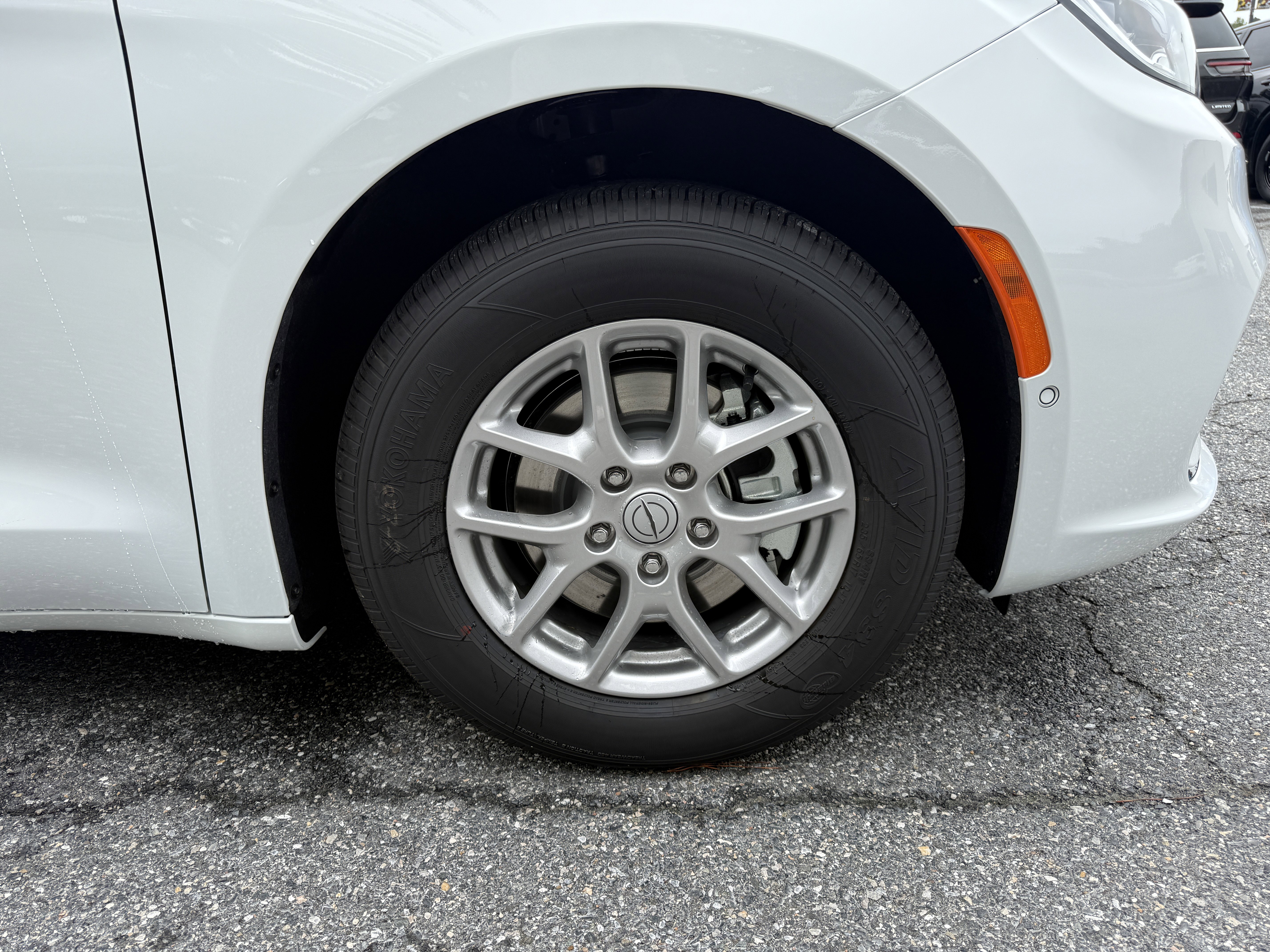 New 2026 Chrysler Pacifica Select image 10