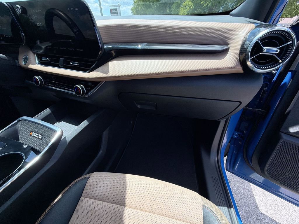 Used 2025 Chevrolet Equinox ACTIV w/ Safety and Technology Package FWD image 32