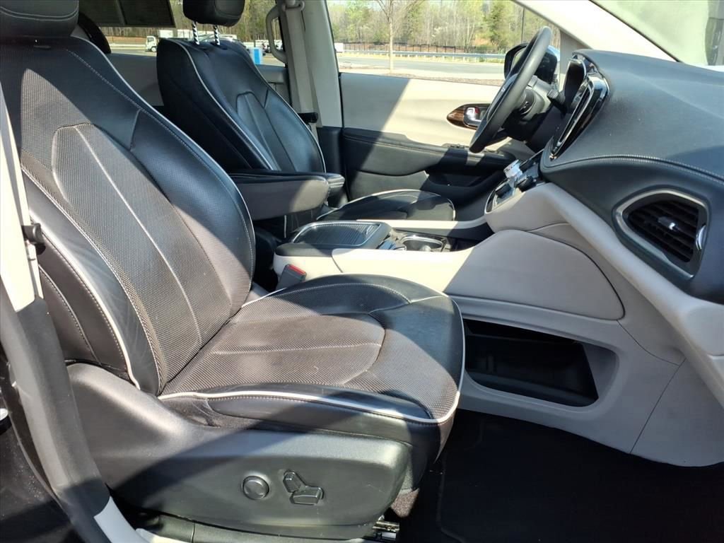 Used 2023 Chrysler Pacifica Limited image 27