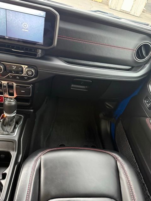 Used 2024 Jeep Wrangler Unlimited Rubicon AWD/4WD image 30