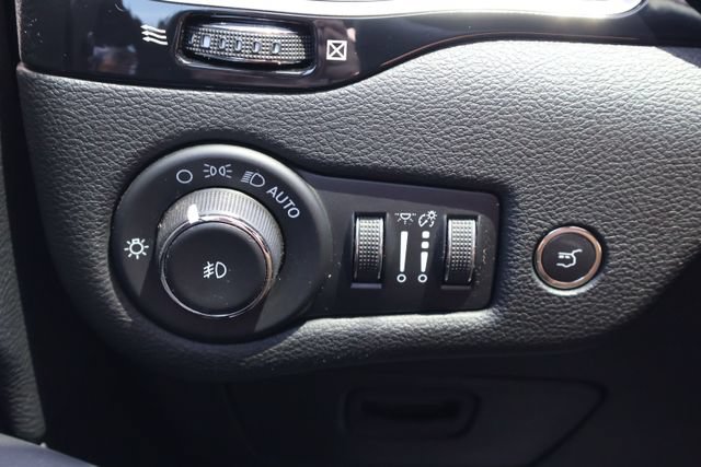 Used 2023 Jeep Cherokee Altitude Lux w/ Lux Elite Package AWD/4WD image 17