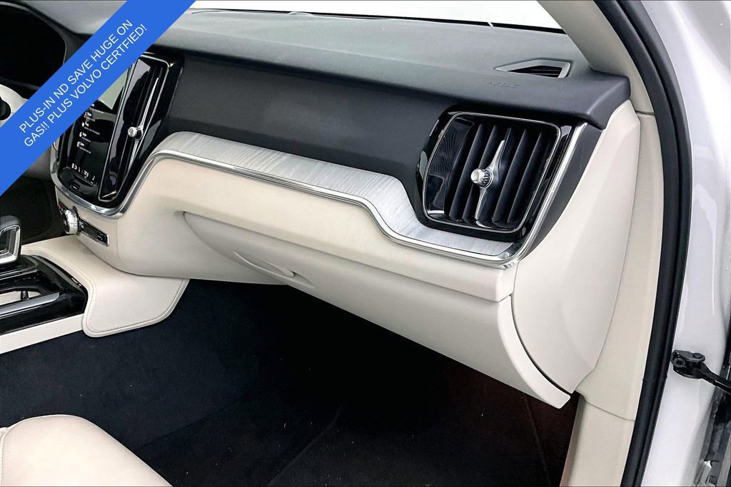 Certified 2025 Volvo S60 T8 Plus AWD/4WD image 22