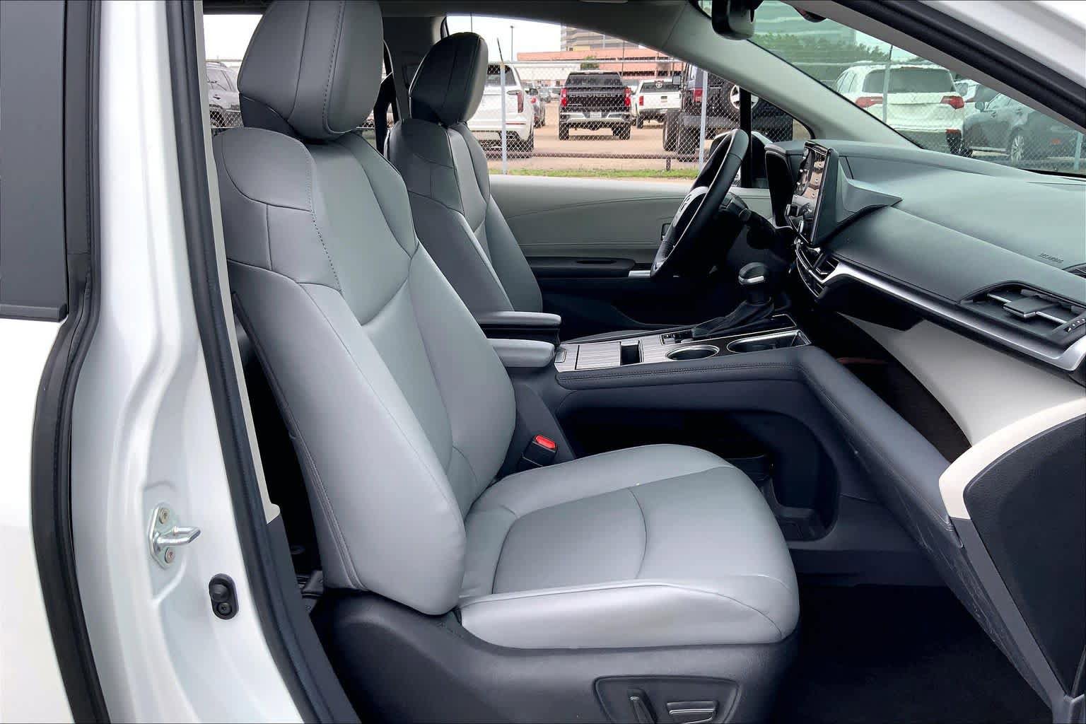 Certified 2024 Toyota Sienna XLE FWD image 9