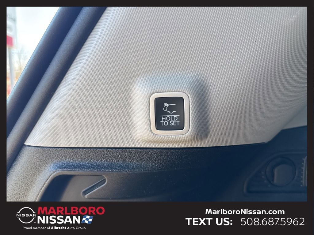 Used 2023 Jeep Grand Cherokee Limited image 14