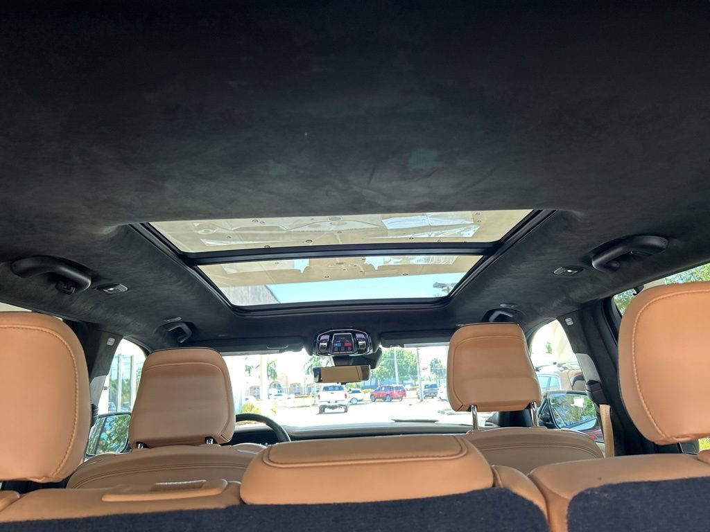 Used 2024 Jeep Grand Cherokee Summit AWD/4WD image 46