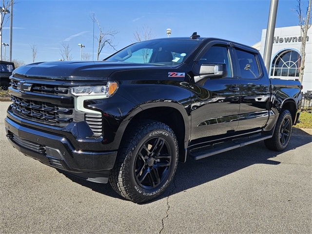 Used 2024 Chevrolet Silverado 1500 RST w/ Convenience Package II image 4