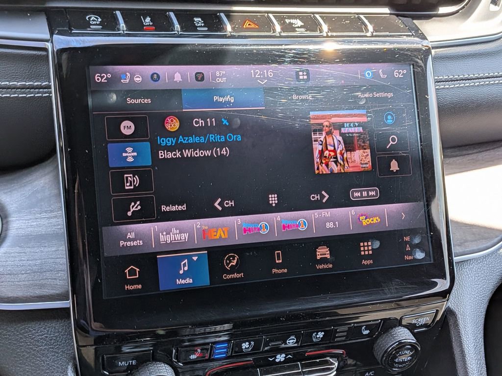 Used 2025 Jeep Grand Cherokee L Limited w/ Luxury Tech Group II image 19