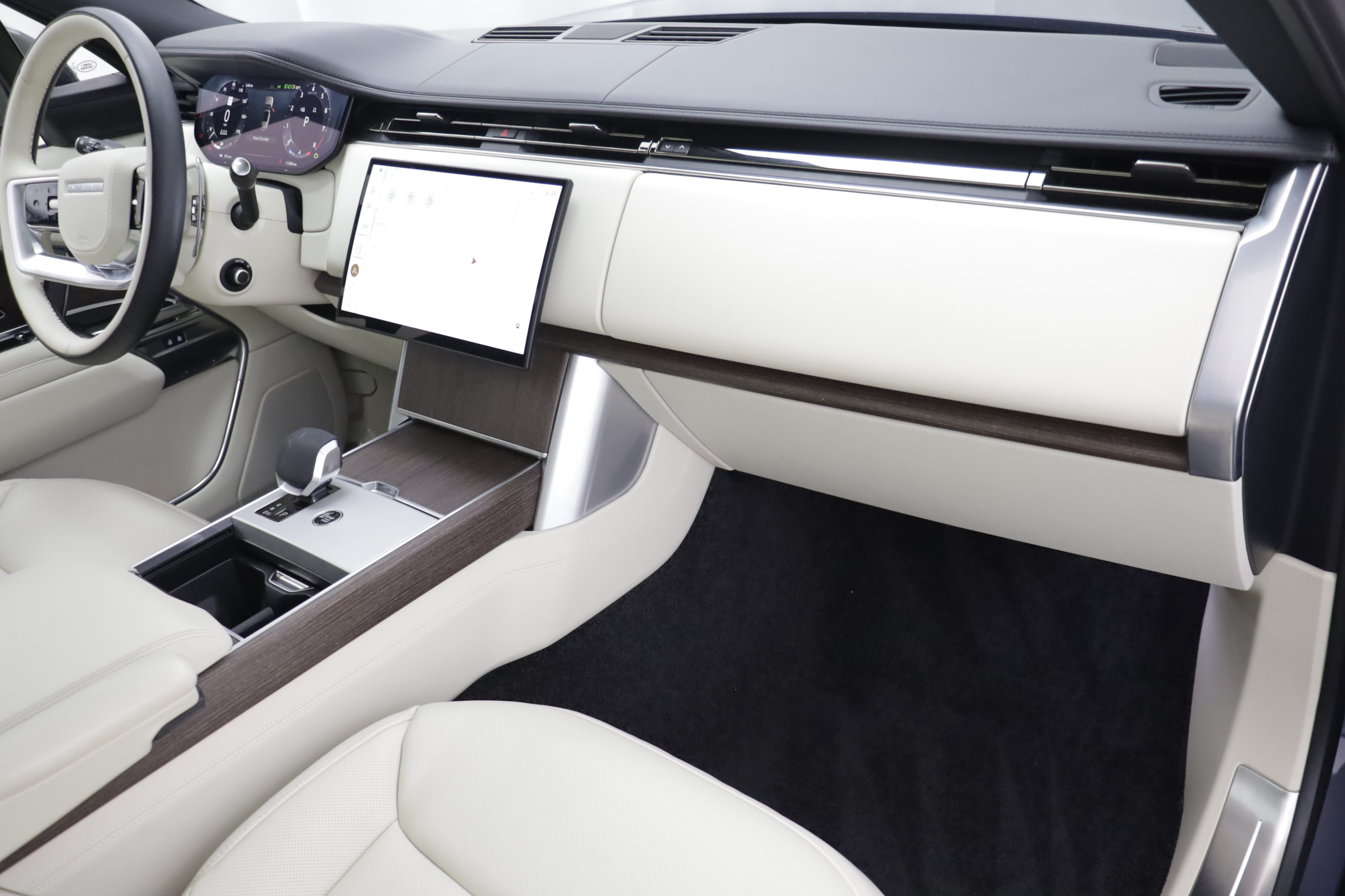 Certified 2025 Land Rover Range Rover SE AWD/4WD image 21